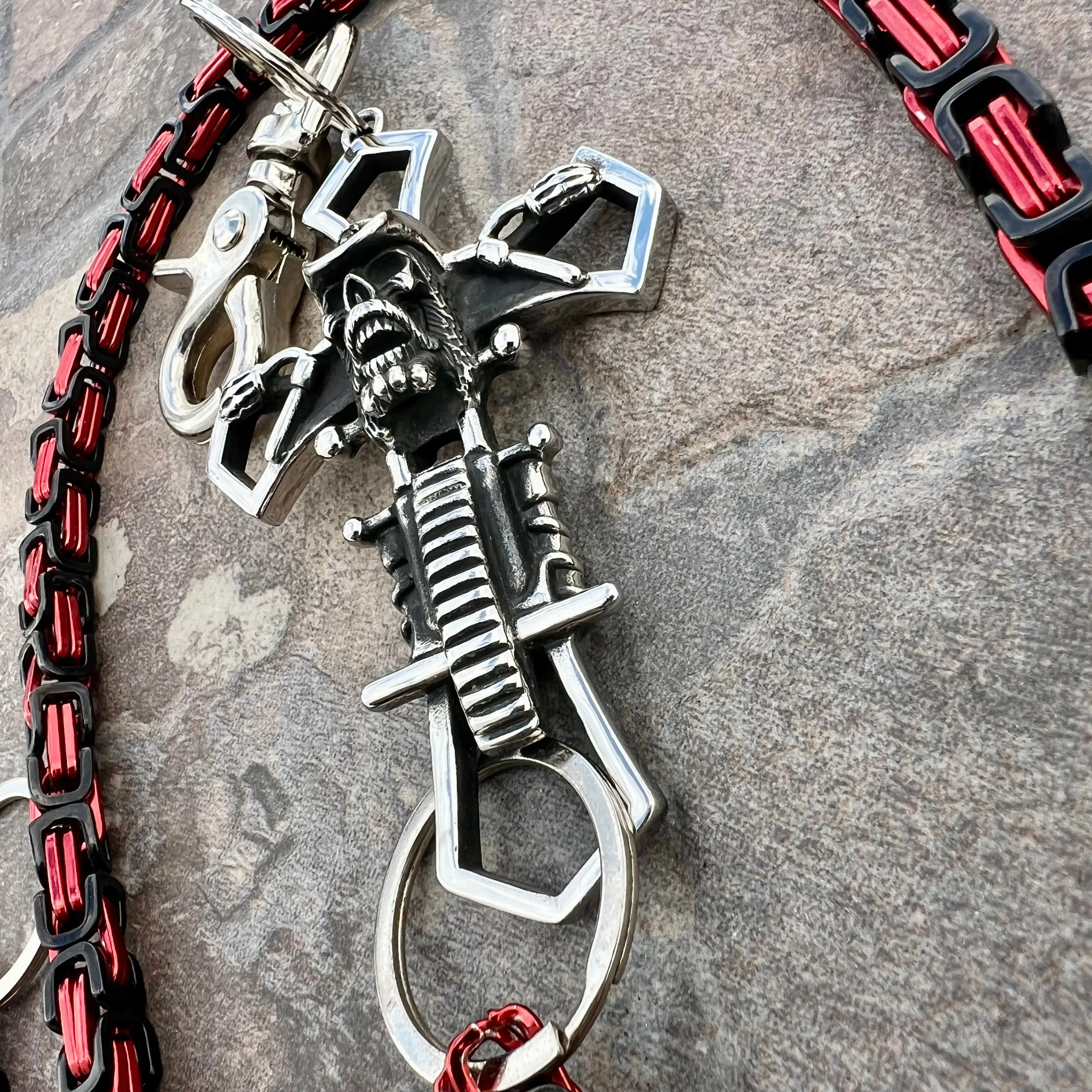 Cowboy Cross Wallet Chain - Black & Red Daytona Deluxe - WC227D